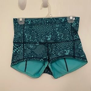 Lululemon Boogie Shorts size 8